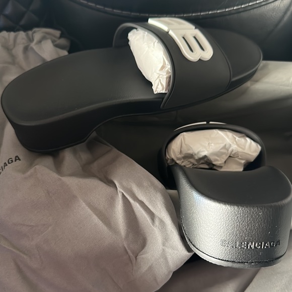 Balenciaga pool slides Sz39 NIB $445 - Picture 4 of 8